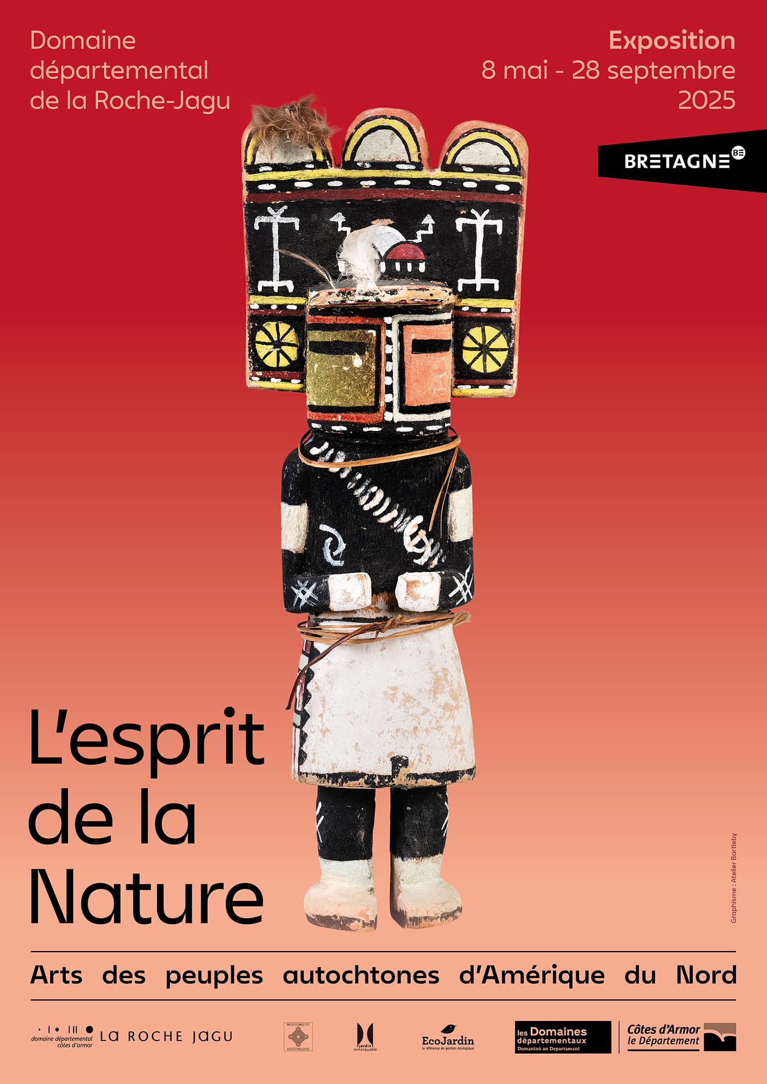 Affiche d'exposition sur fond rouge avec au centre un totem autochtone en bois peint